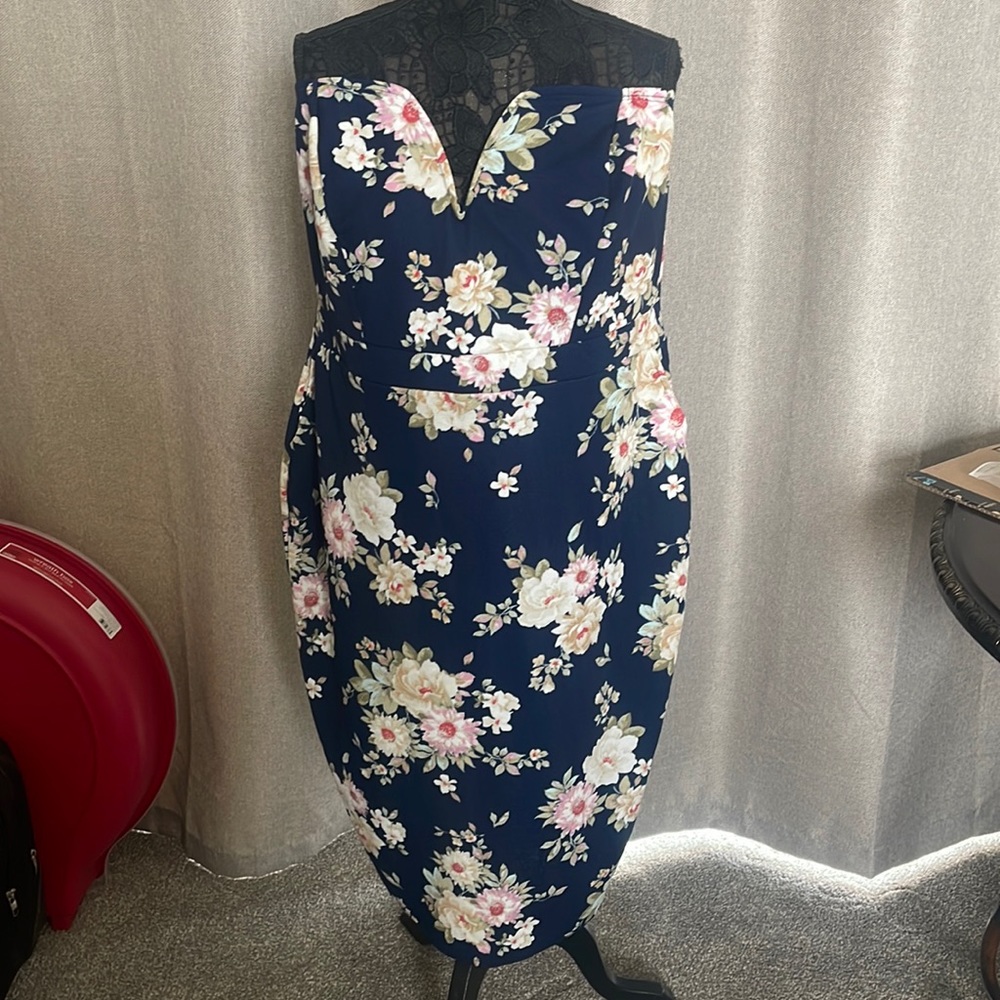Floral strapless midi dress with deep v and pockets PLUS